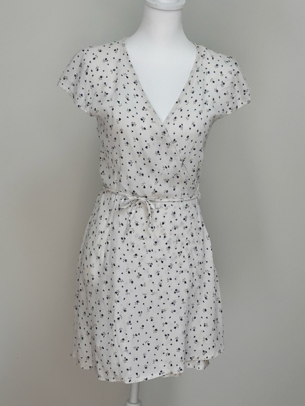 BRANDY MELVILLE Ditsy Floral Wrap Mini Dress in WHITE with blue flowers Viscose